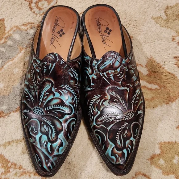 Patricia Nash Tooled Turquoise & Brown Leather Battista Mules Size 8.5 - Picture 3 of 10